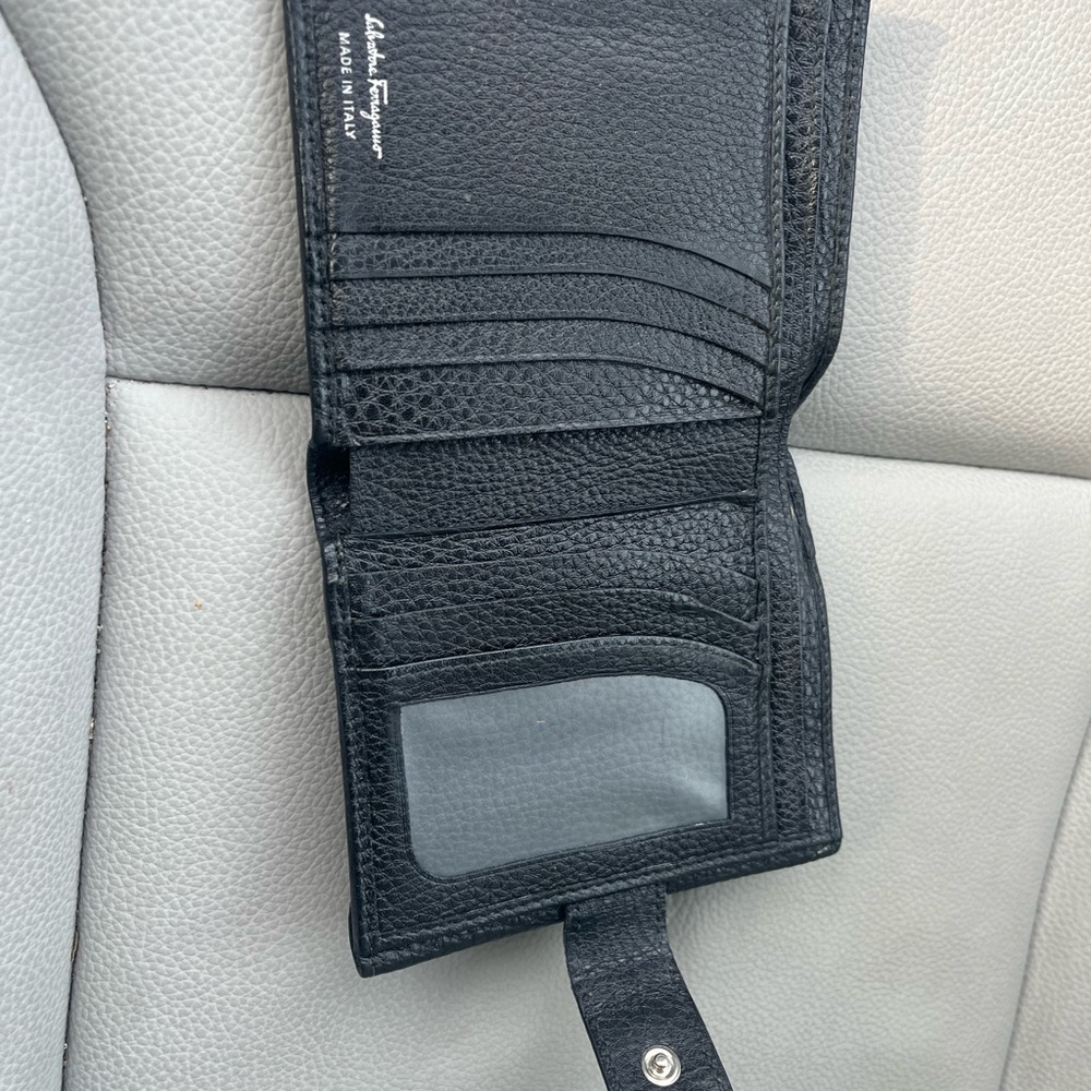 Ferregamo black wallet - Picture 4 of 4